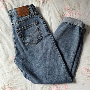 Leviβs 80s mom jeans